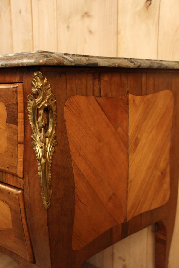Louis XV period Sauteuse chest of drawers