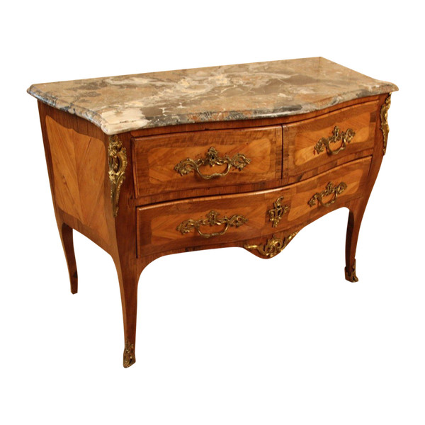 Louis XV period Sauteuse chest of drawers