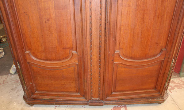 Grande armadio Chateau del XVIII secolo