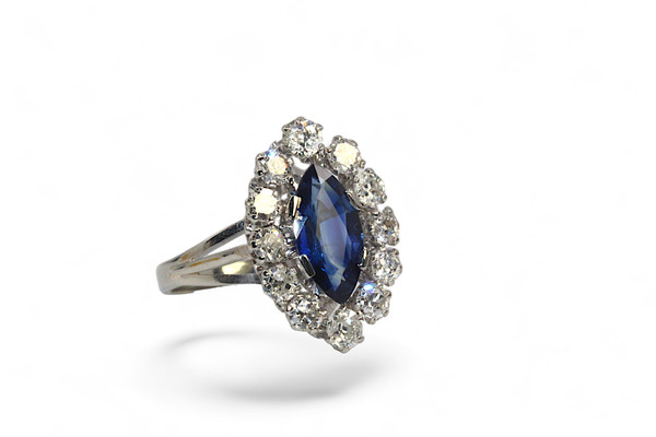 Anello con zaffiro e diamante