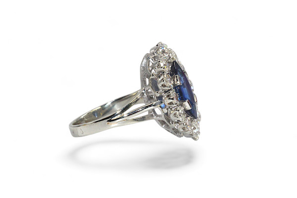 Anello con zaffiro e diamante