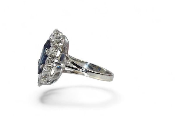 Anello con zaffiro e diamante