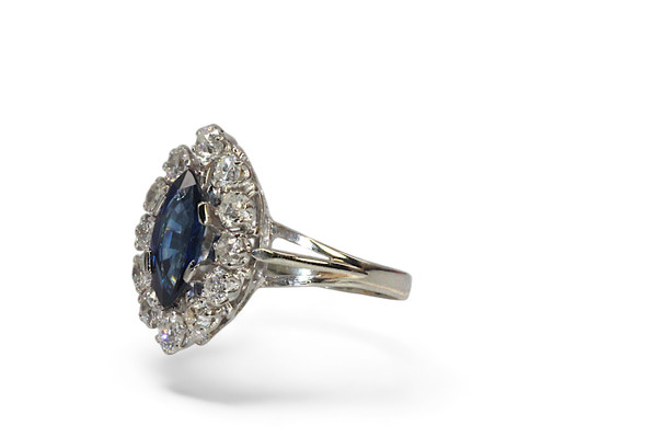 Anello con zaffiro e diamante