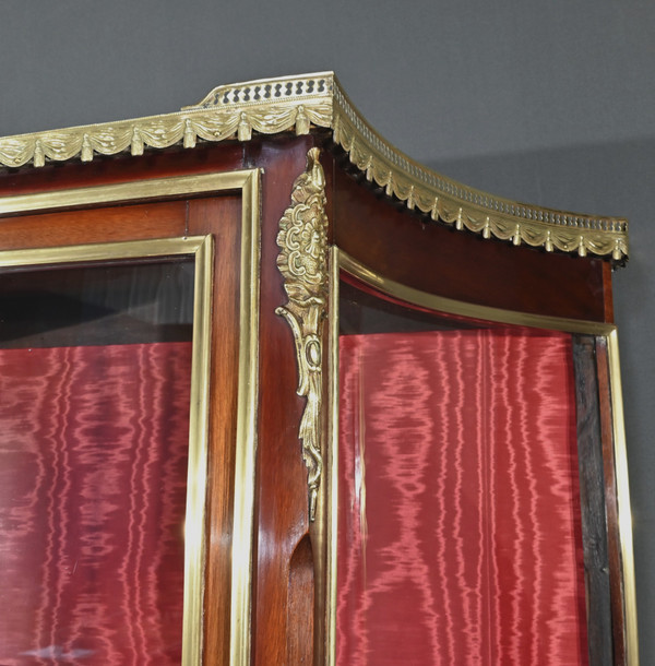 Vitrine en Acajou, style Transition Louis XV Louis XVI – 1re partie XXe