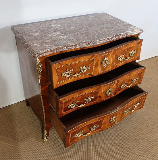 Commode Tombeau en Marqueteries de Bois Régionaux, époque Louis XIV – XVIIIe