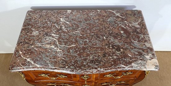 Commode Tombeau en Marqueteries de Bois Régionaux, époque Louis XIV – XVIIIe