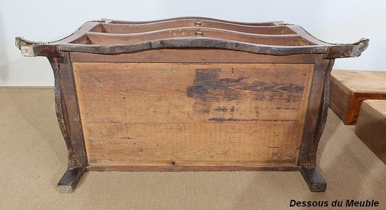 Commode Tombeau en Marqueteries de Bois Régionaux, époque Louis XIV – XVIIIe