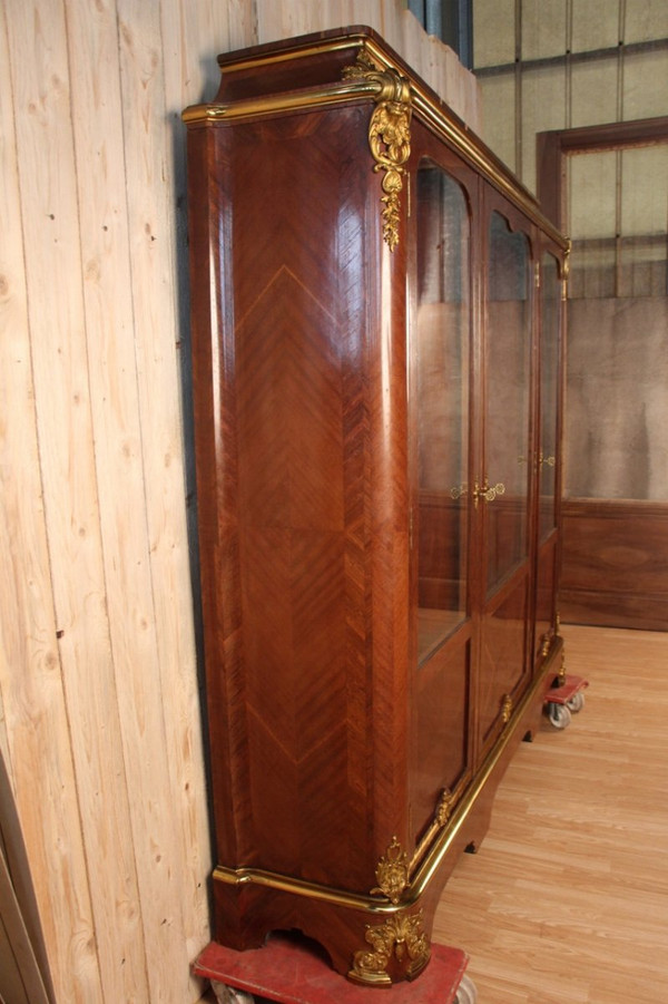 Grande libreria in bronzo dorato e impiallacciato, XIX secolo