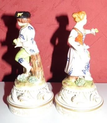 Paire de sujet décoratif personnages signée de Meissen