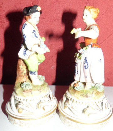 Paire de sujet décoratif personnages signée de Meissen