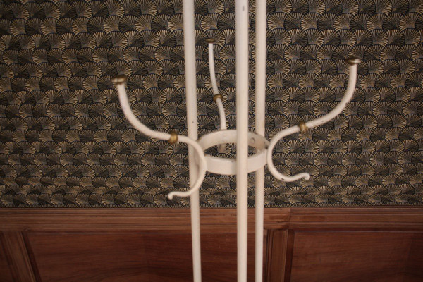 Garderobe aus Gusseisen, spätes 19. Jahrhundert, aus dem Bar-Restaurant
