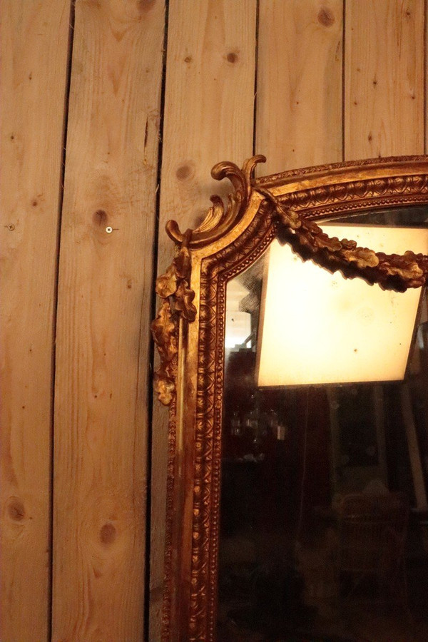 Grande specchio dorato del XIX secolo in stile Napoleone III alto 217 cm