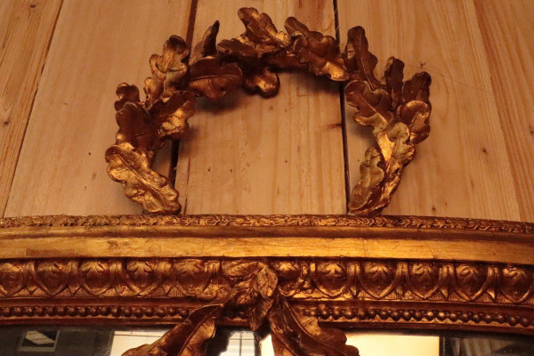 Grande specchio dorato del XIX secolo in stile Napoleone III alto 217 cm