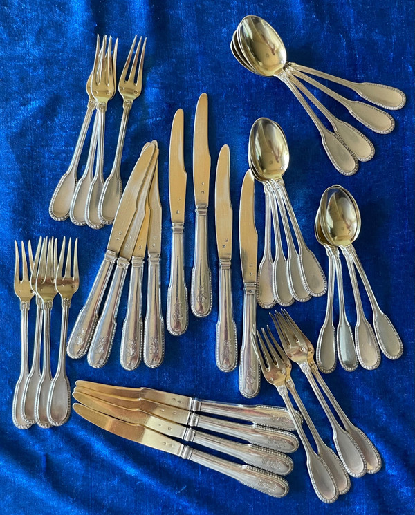 36-piece dessert set.