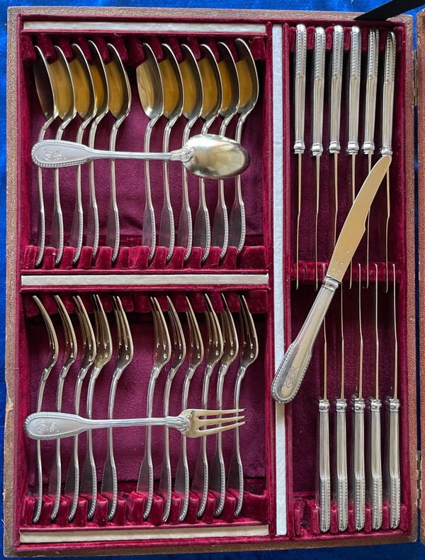36-piece dessert set.