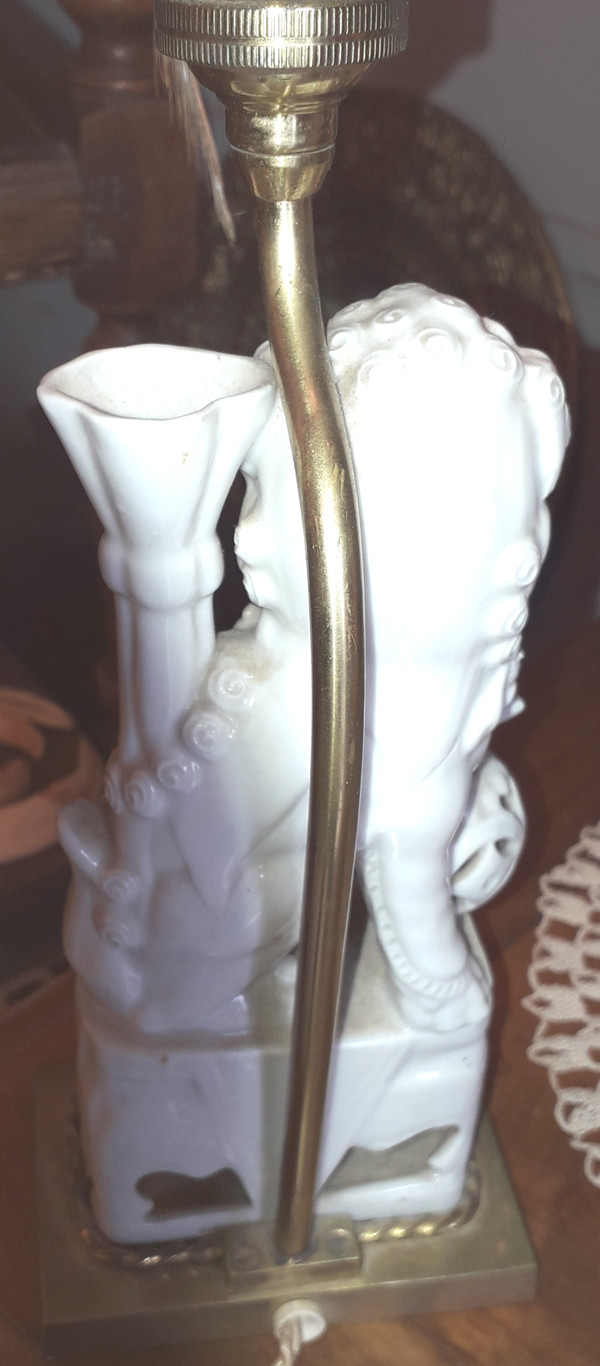 Lampada da comodino in porcellana della fine del XIX secolo, decorata con un cane cinese fo