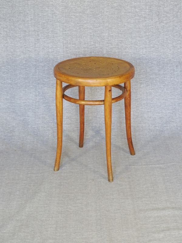 Bistro stool, wooden seat, star circa 1925 No Thonet