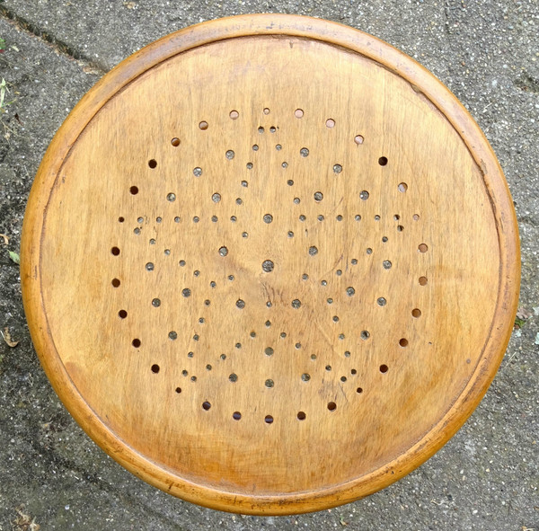 Bistro stool, wooden seat, star circa 1925 No Thonet