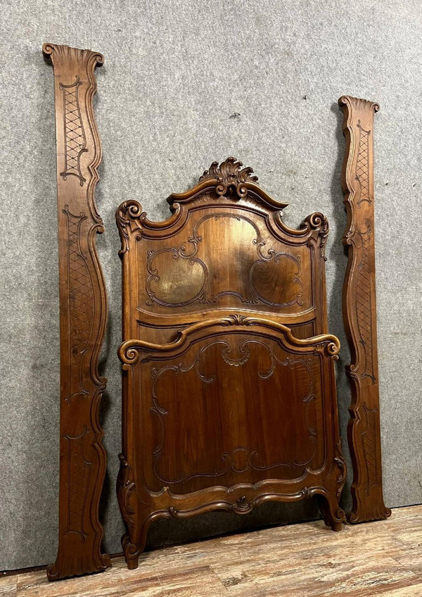 Letto centrale Rocaille in stile Luigi XV, in noce, 1880 ca.