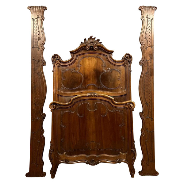 Letto centrale Rocaille in stile Luigi XV, in noce, 1880 ca.