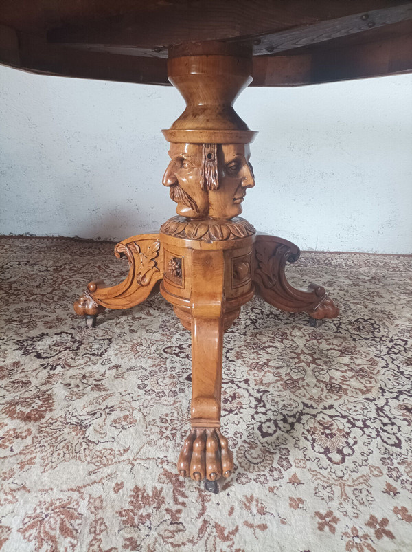 Table de milieu octogonale Napoléon III en noyer marqueté