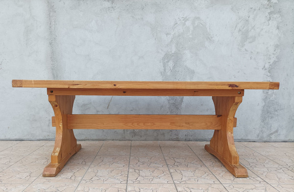 Solid pine farm table