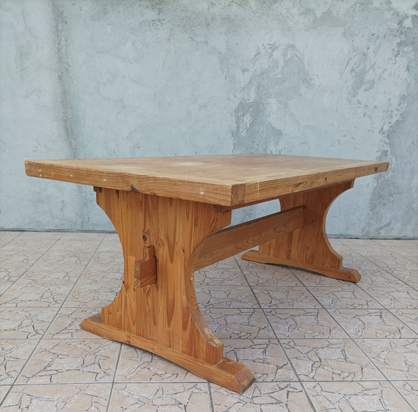 Solid pine farm table