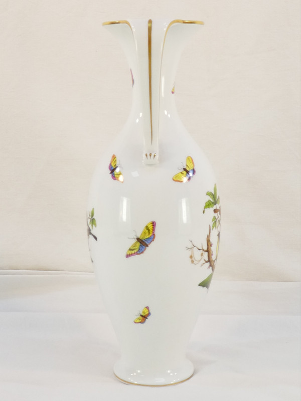 Amphora vase with double handles in white porcelain