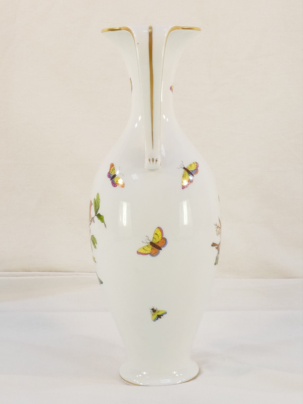 Amphora vase with double handles in white porcelain