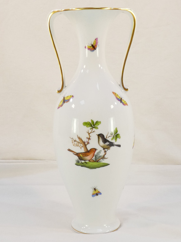 Amphora vase with double handles in white porcelain