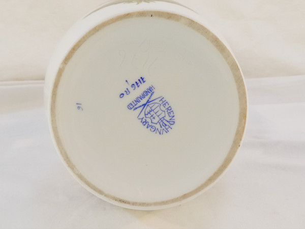 Amphora vase with double handles in white porcelain