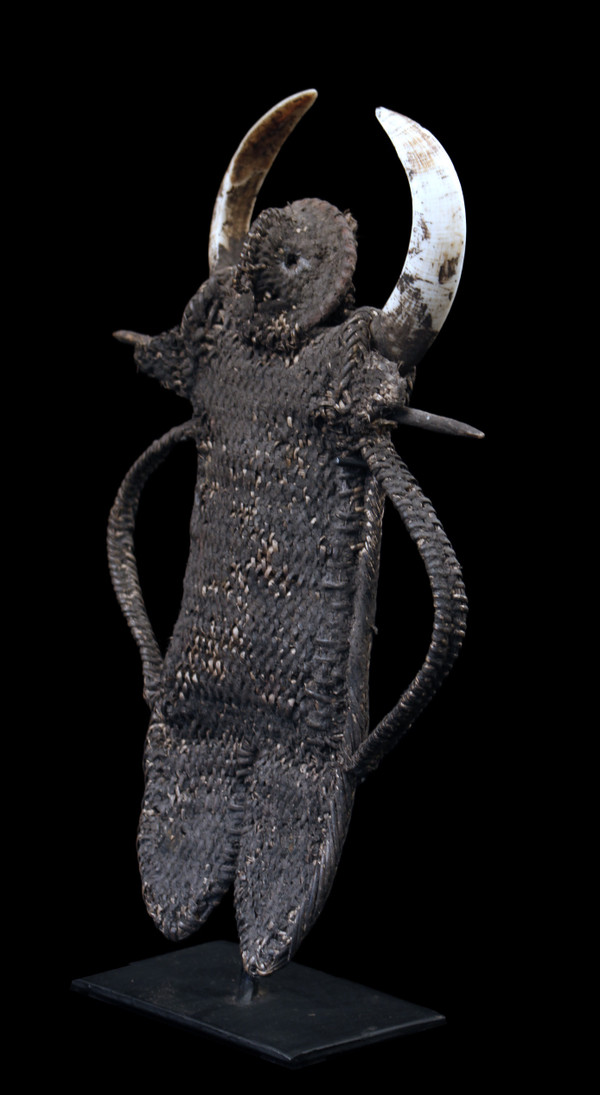 Abelam mouth ornament called Karawut