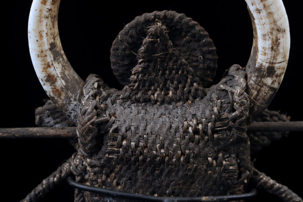 Abelam mouth ornament called Karawut
