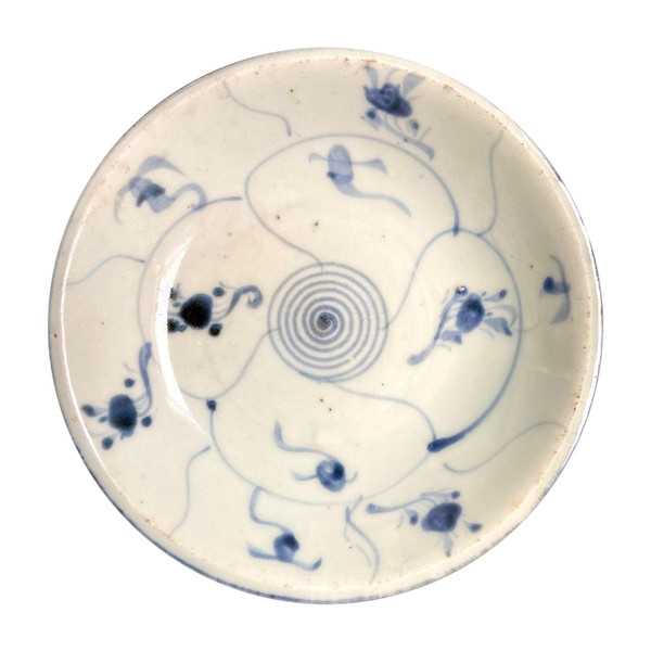 China, Zweite Hälfte des 18. Jahrhunderts, Kleine Porzellanplatte mit blauem und weißem Blumendekor.