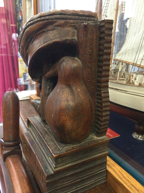 Scultura in legno in omaggio