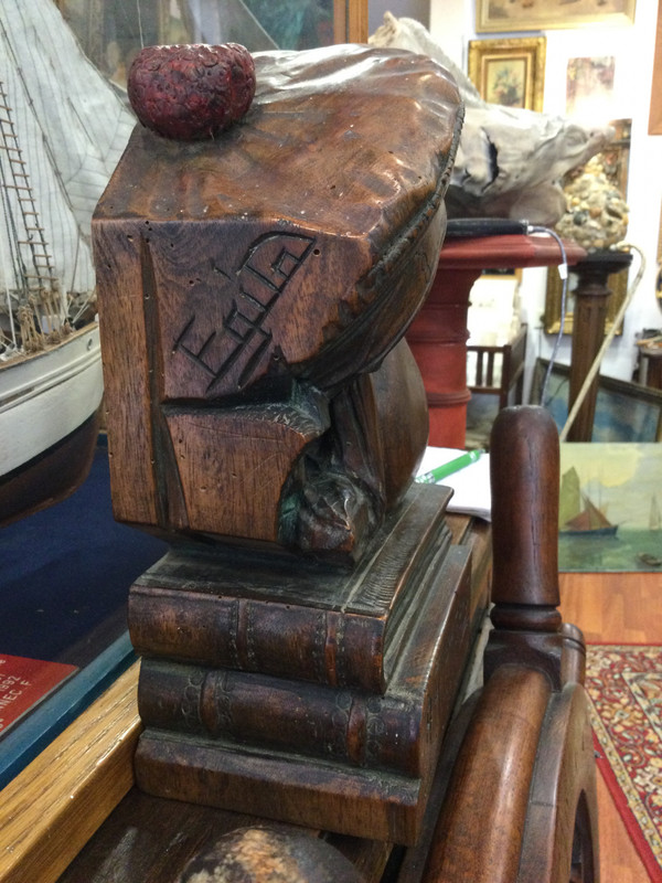 Scultura in legno in omaggio