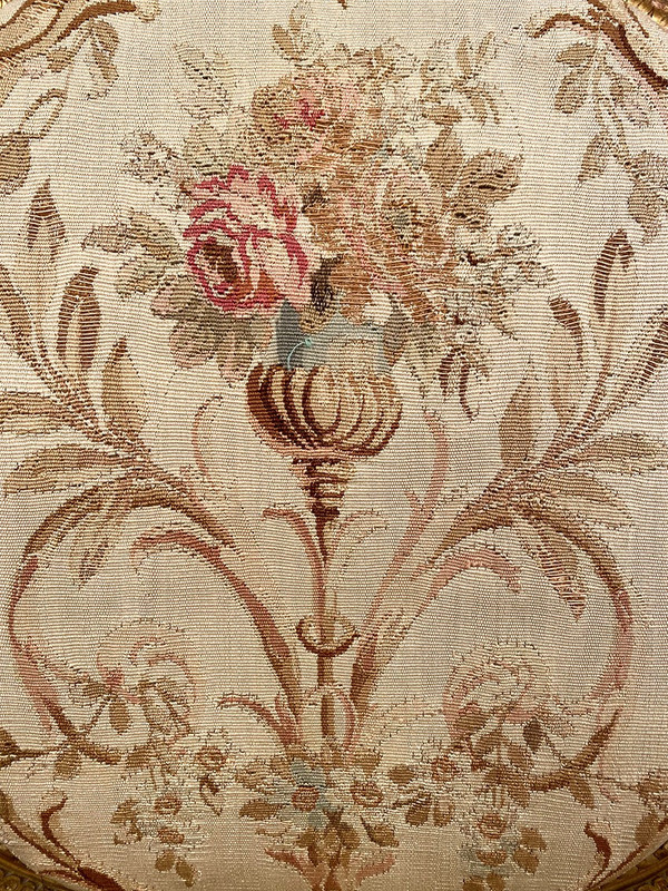 Poltrona in legno dorato in stile Luigi XVI, fine XIX o inizio XX secolo