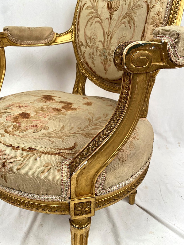Poltrona in legno dorato in stile Luigi XVI, fine XIX o inizio XX secolo