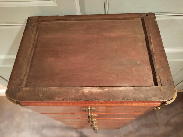 Chiffoniere in stile Luigi XVI in intarsio del XIX secolo.