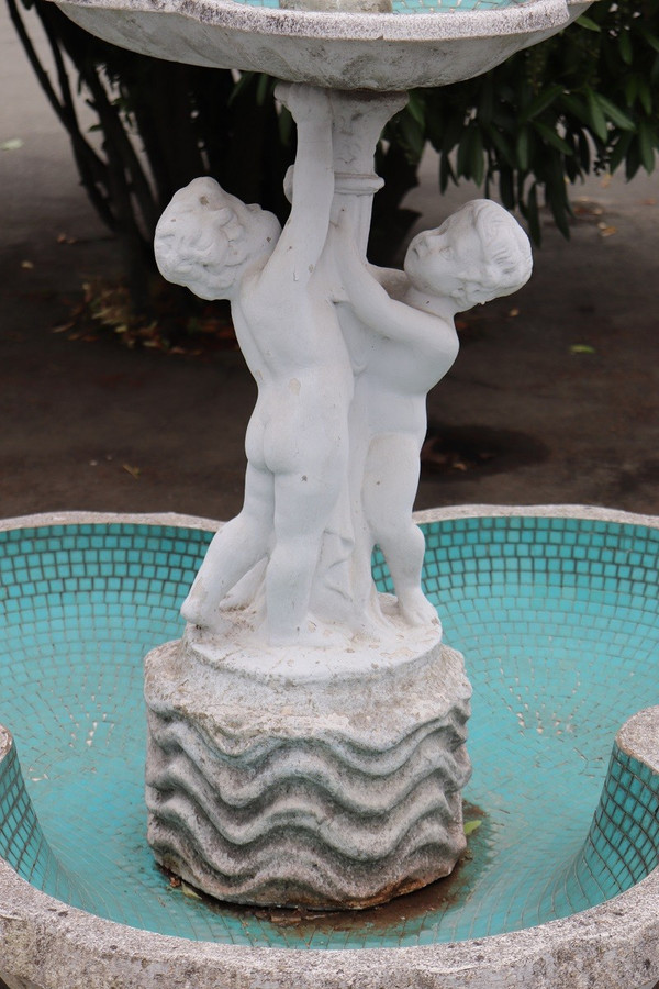 Fontaine De Jardin Néoclassique Avec Statue