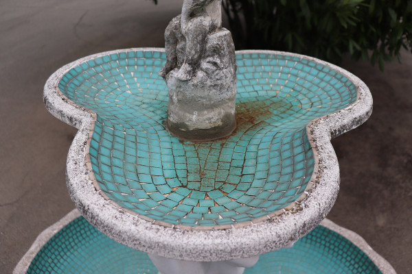 Fontaine De Jardin Néoclassique Avec Statue