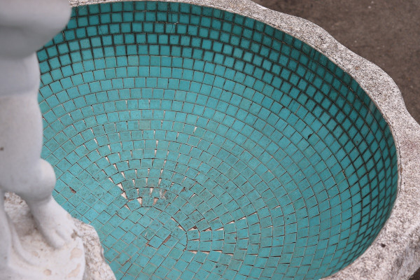 Fontaine De Jardin Néoclassique Avec Statue