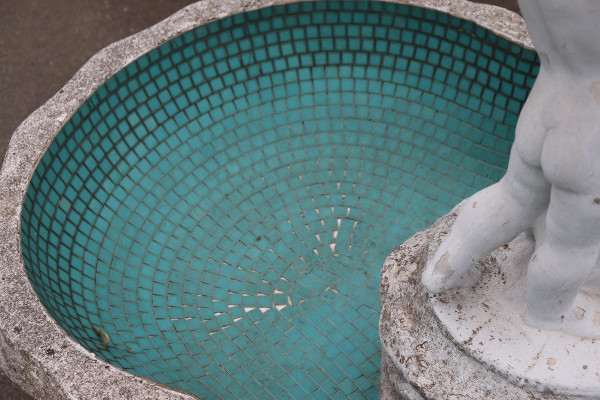 Fontaine De Jardin Néoclassique Avec Statue