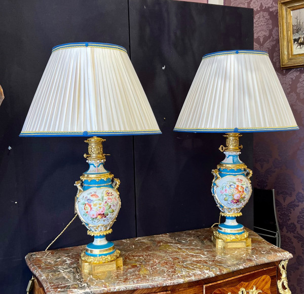 Coppia di lampade in porcellana di Parigi