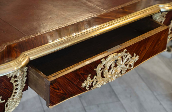 Bureau Plat De Style Louis XV