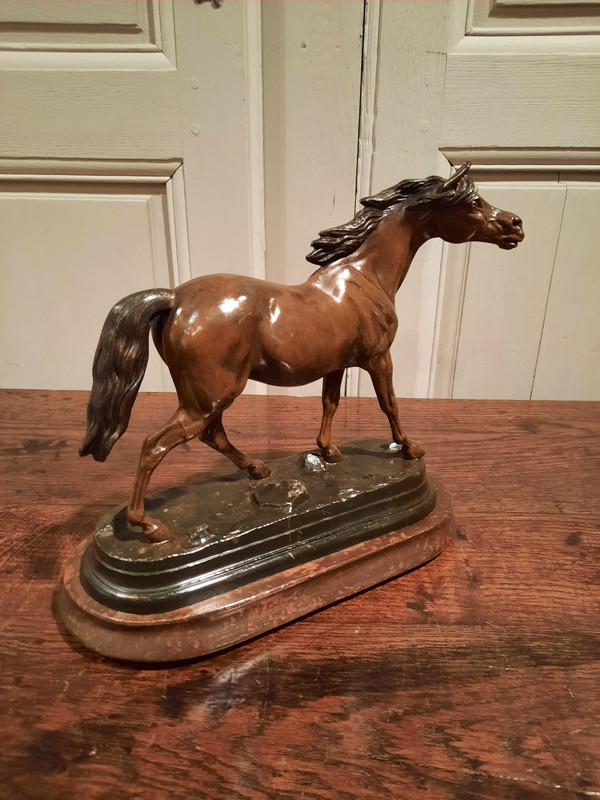 Sculpture en régule d’époque XIXème siècle représentant un cheval, signé J. Moigniez.