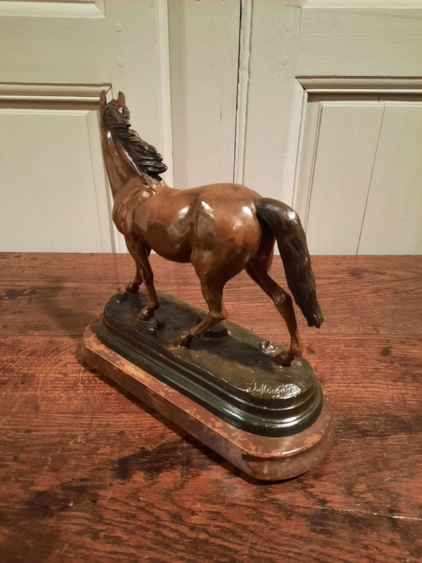 Sculpture en régule d’époque XIXème siècle représentant un cheval, signé J. Moigniez.