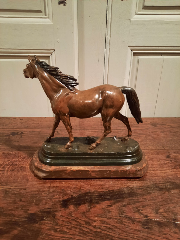 Sculpture en régule d’époque XIXème siècle représentant un cheval, signé J. Moigniez.