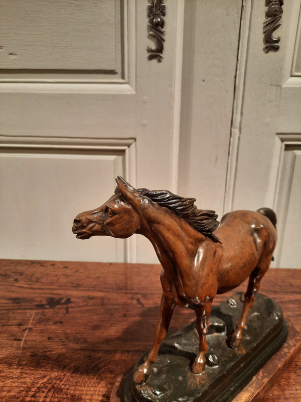 Sculpture en régule d’époque XIXème siècle représentant un cheval, signé J. Moigniez.