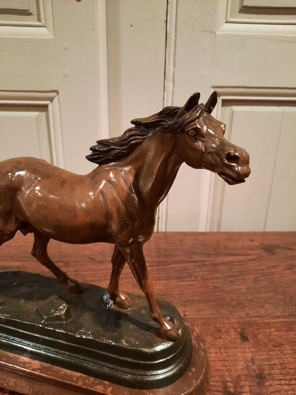 Sculpture en régule d’époque XIXème siècle représentant un cheval, signé J. Moigniez.
